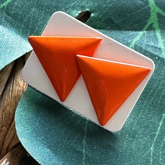 BOGO FREE TRIANGLE STATEMENT EARRINGS - Picture 3 of 5